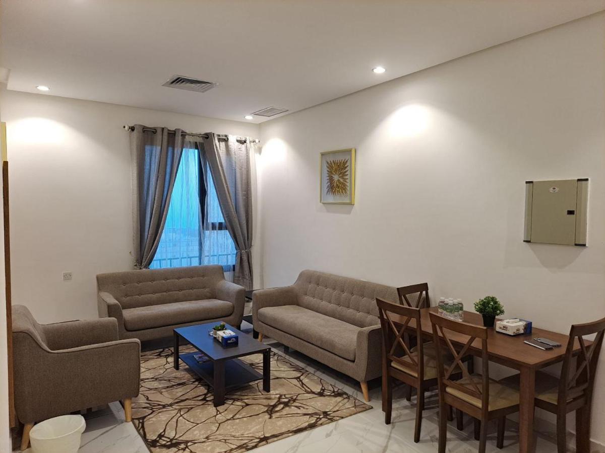 Golden Dahlia Fintas Aparthotel Kuwait City Exterior foto