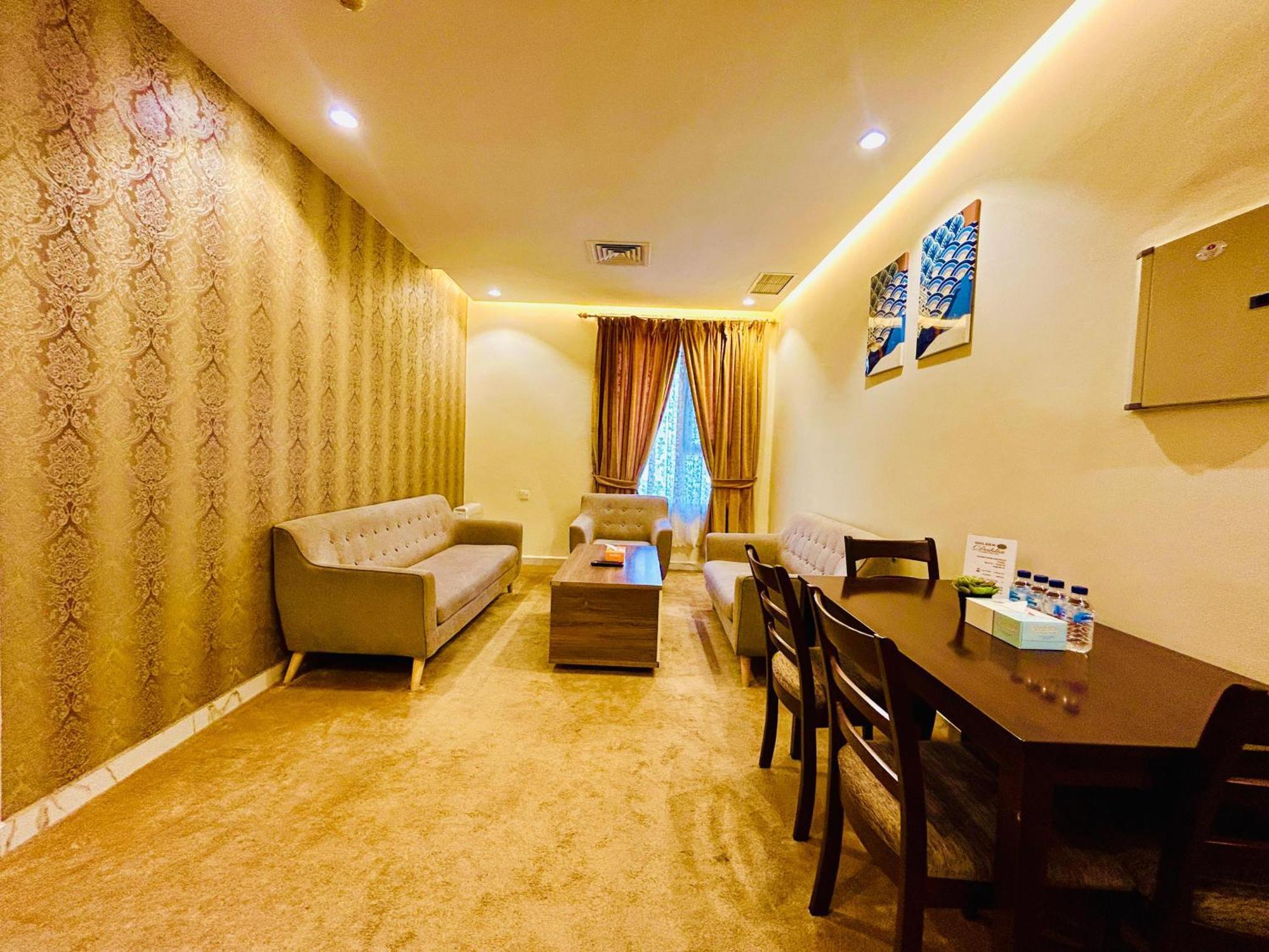 Golden Dahlia Fintas Aparthotel Kuwait City Exterior foto