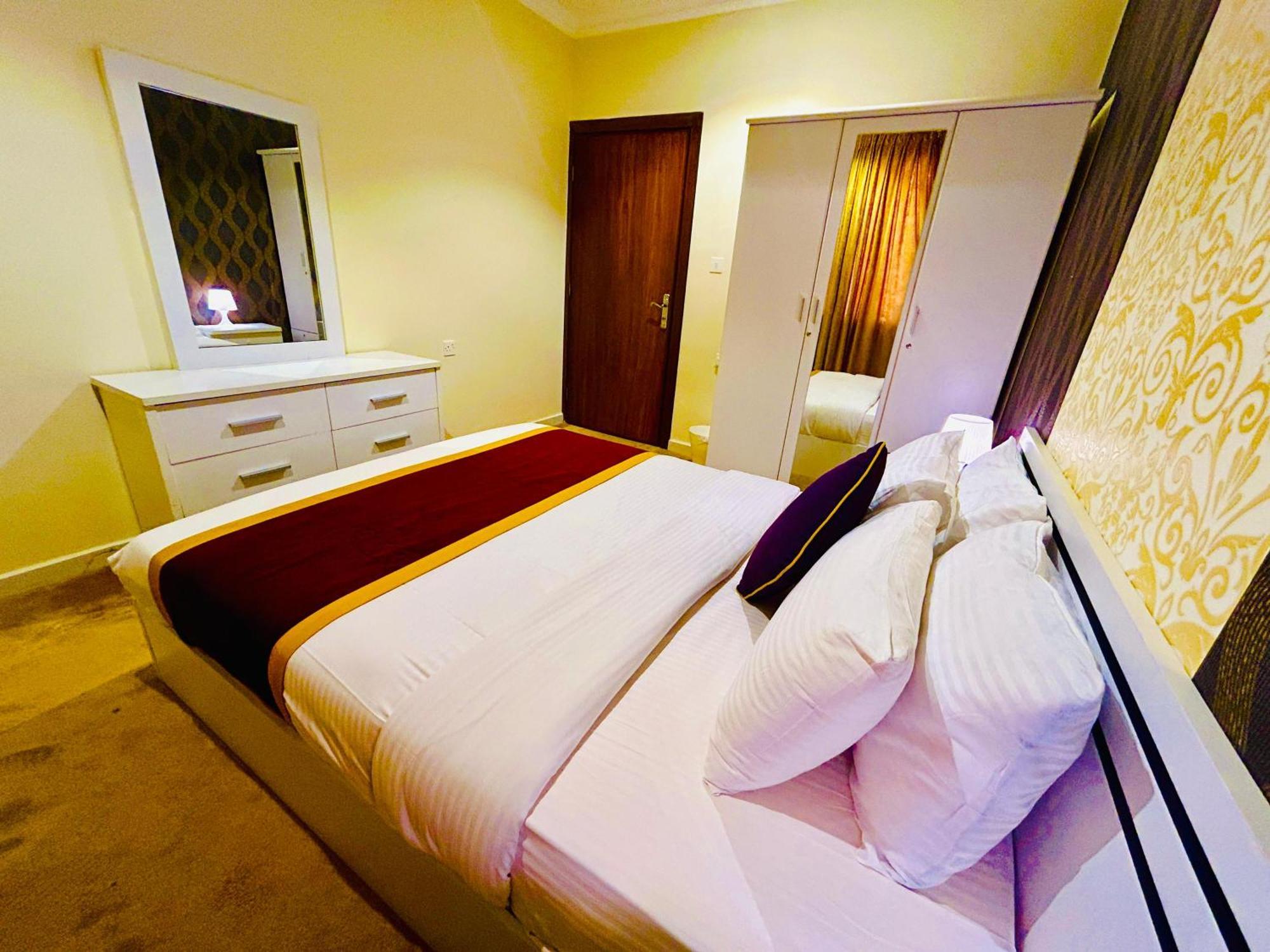 Golden Dahlia Fintas Aparthotel Kuwait City Exterior foto