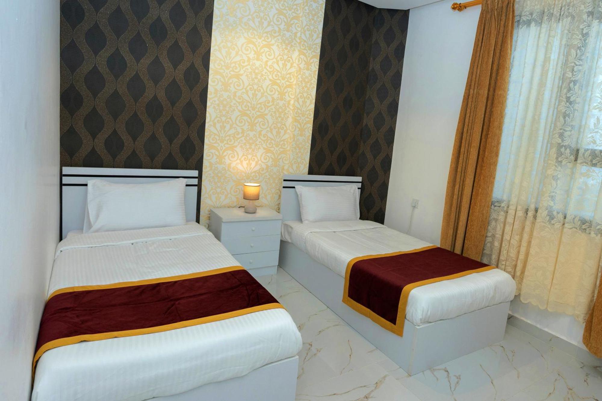 Golden Dahlia Fintas Aparthotel Kuwait City Exterior foto